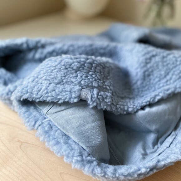 Lululemon Women's Blue Sherpa Wool Blend 1/4 Zip On Back Cropped Pullover Top 10 - Picture 5 of 6